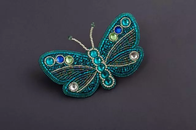 Бабочка из бисера-украшение для любой женщины