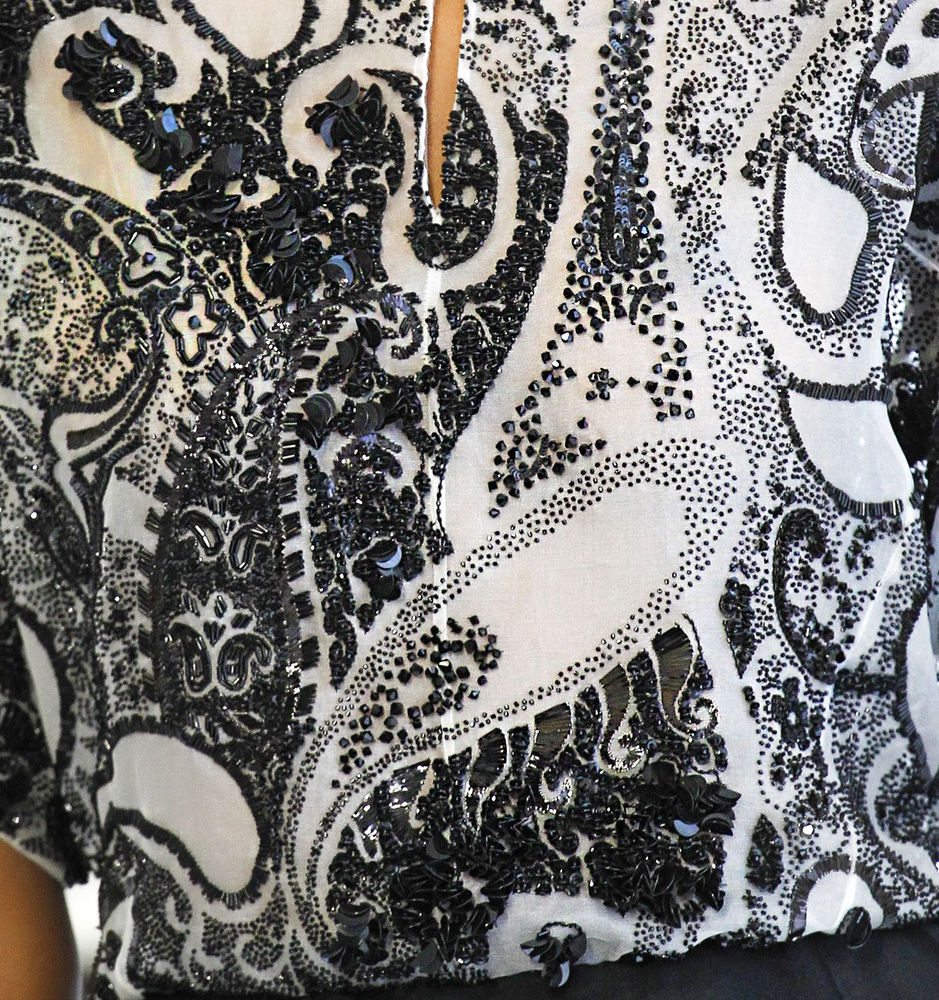 Вышивки на верхней одежде: множество интересных деталей в подиумных нарядах, фото № 28