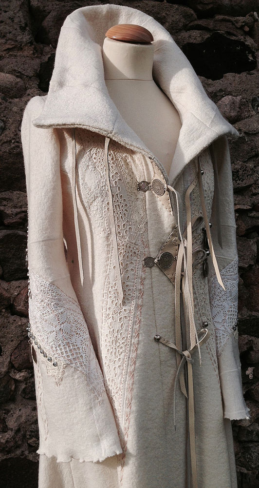 Охота за красотой: пальто с декоративной вышивкой и интересными вариантами отделки, фото № 17