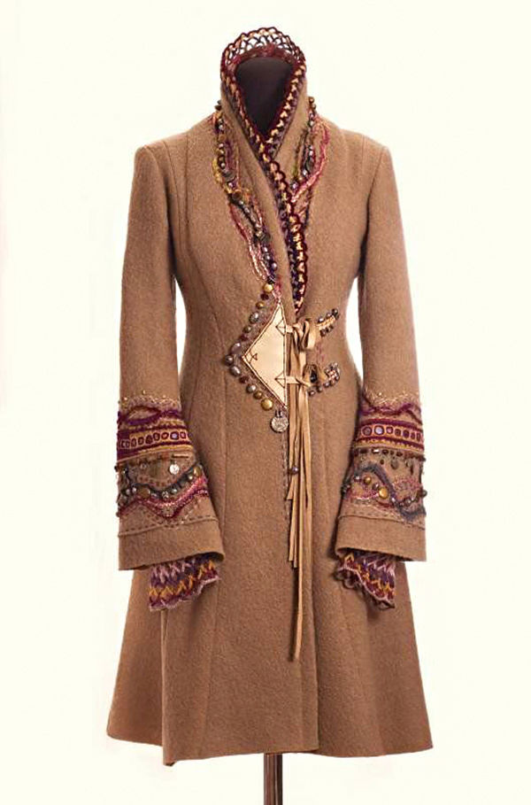 Охота за красотой: пальто с декоративной вышивкой и интересными вариантами отделки, фото № 16