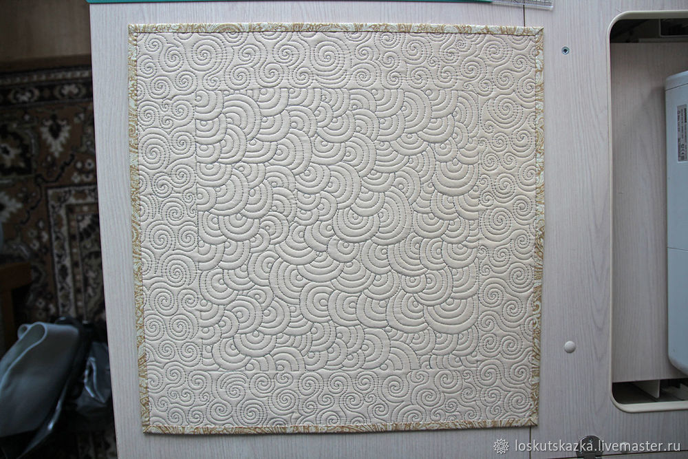 Панно «Одуванчики» — аппликация из ткани с использованием двусторонней клеевой (паутинки на бумаге), фото № 35