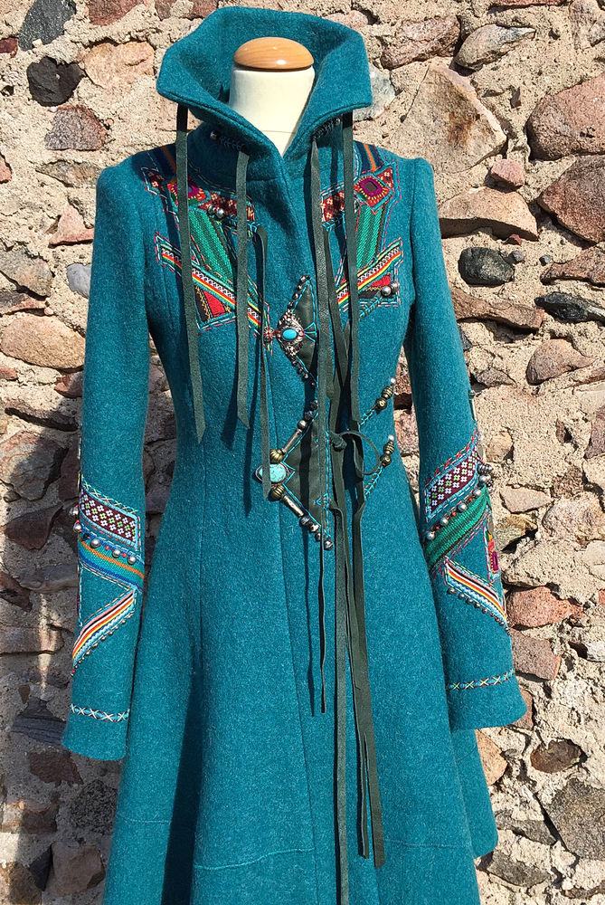 Охота за красотой: пальто с декоративной вышивкой и интересными вариантами отделки, фото № 27