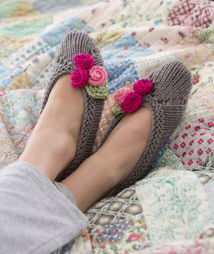 Slippers for Her Free Knitting Pattern