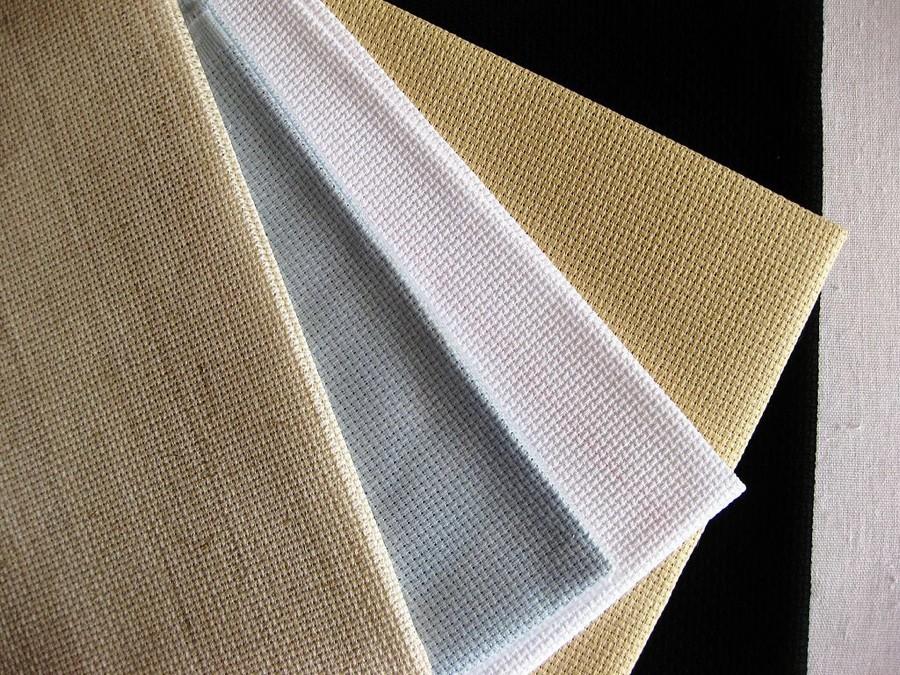 Канва на основе льна, холста или мешковины является уникальным материалом для вышивки, позволяющим создать множество интересных работ