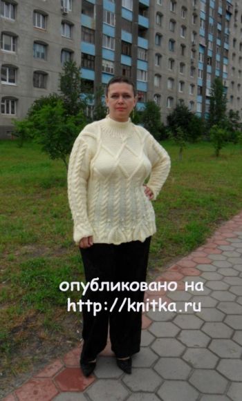 Женский пуловер с аранами. Работа Светланы Шевченко