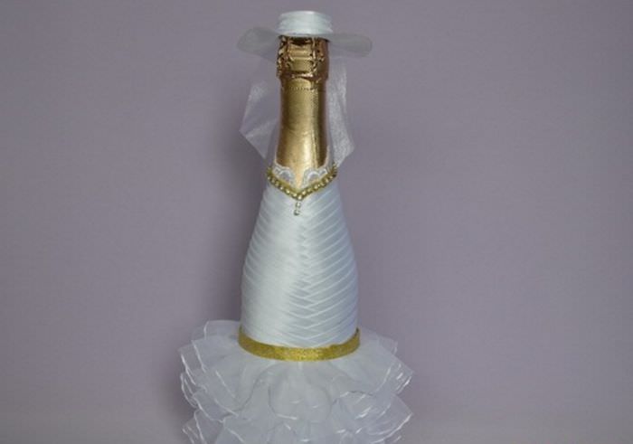 Шляпка и фата на бутылке невесты своими руками