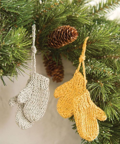 новогодние рукавички на елку