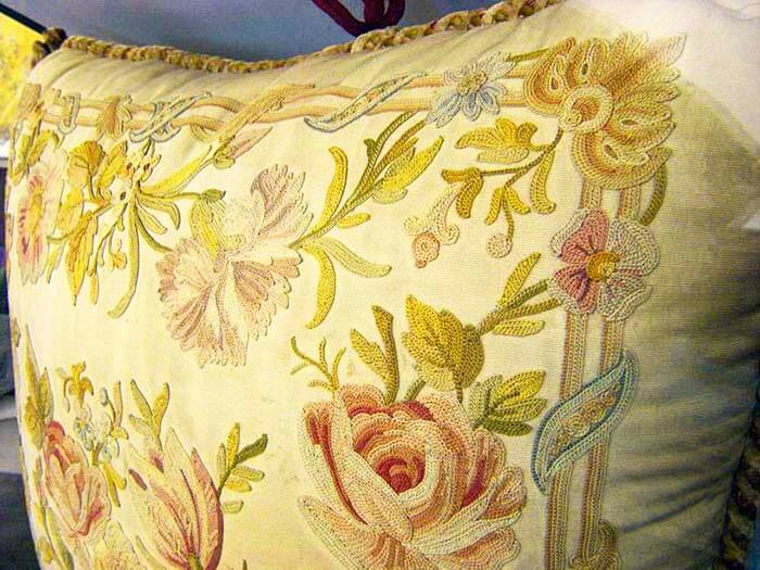 Тамбурный шов на подушке, XVIII век, Франция